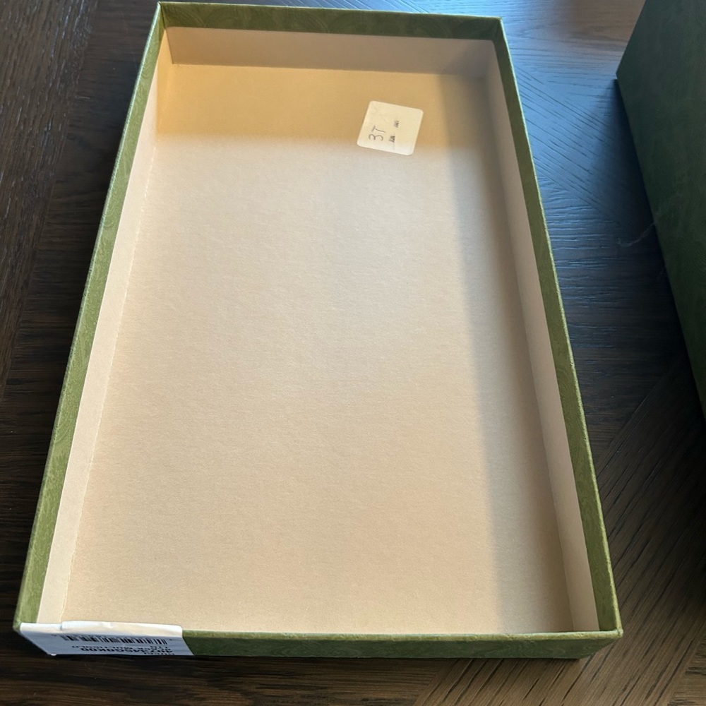🎉HOST PICK🎉 GUCCI SHOEBOX WITH ORIGINAL TISSUE /PAPERWORK AND SHOE DUST BAGS - Picture 10 of 16